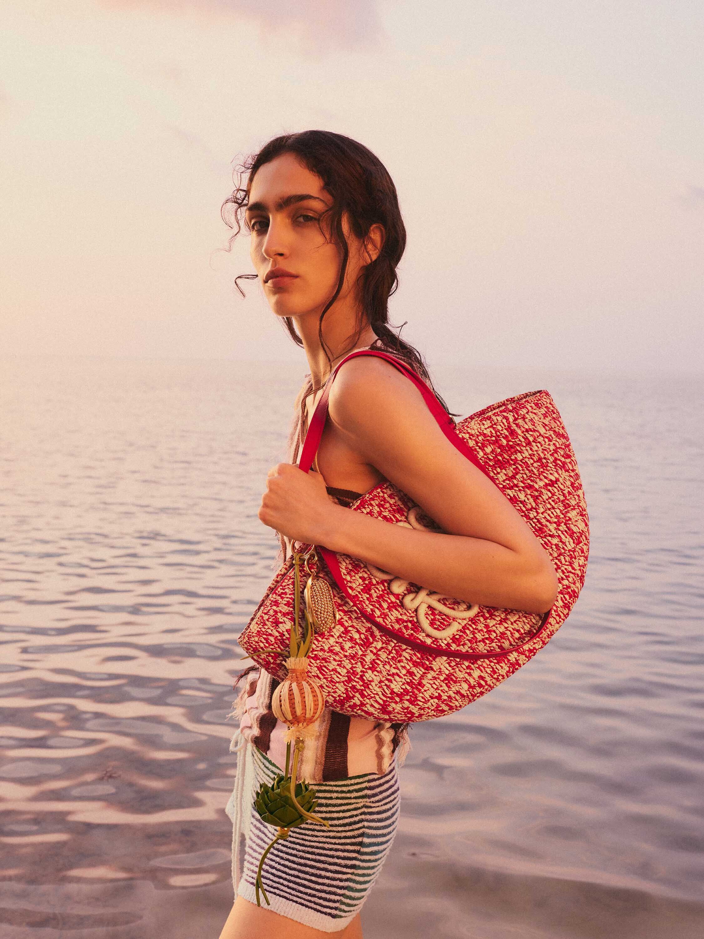 有能女子必須✨【LOEWE】ロエベ　シースルータンクトップビスコースブラックS BAG」は「Big」なアクセサリー！長く愛せる【新作LOEWE】 | VERY NaVY